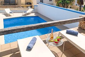 Merill Pool and Sea Charming Apart 5