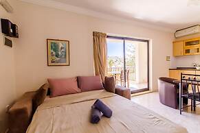 Merill Pool and Sea Charming Apart 2