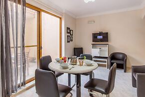 Merill Pool and Sea Charming Apart 1