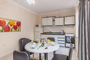 Merill Pool and Sea Charming Apart 1