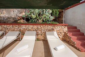 Merill Pool and Sea Charming Apart 1