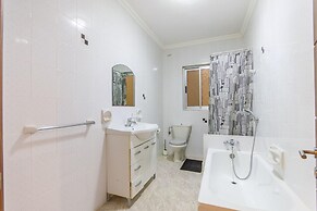 Merill Pool and Sea Charming Apart 4