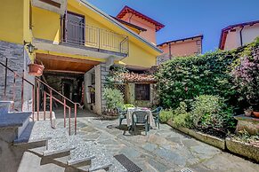 Ortensia Blu Lake And Relax