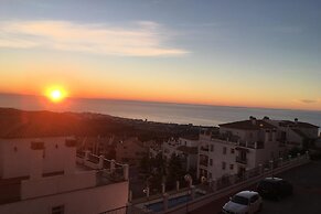 Pool Apt Calahonda 2 With Sea View