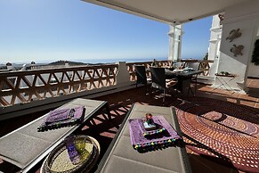 Pool Apt Calahonda 2 With Sea View