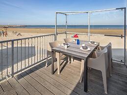 Unique Beachhouse With Dishwasher, in top Location