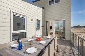 Beachfront Escape w/ Pets