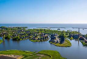 Spectacular Villa by the Lake