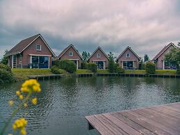 Nice Villa on the Water, Medemblik 1.5 km Away