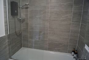 Dundee Apartment - Sleeps 4 - Pet Friendly