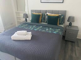 Dundee Apartment - Sleeps 4 - Pet Friendly
