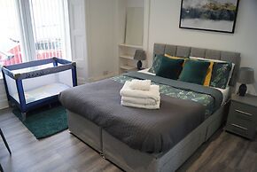 Dundee Apartment - Sleeps 4 - Pet Friendly