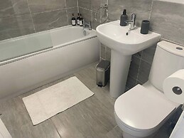 Dundee Apartment - Sleeps 4 - Pet Friendly