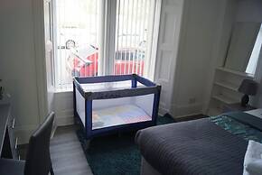 Dundee Apartment - Sleeps 4 - Pet Friendly
