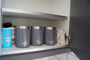 Dundee Apartment - Sleeps 4 - Pet Friendly