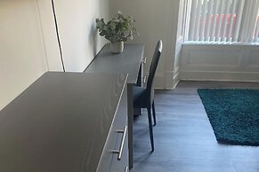 Dundee Apartment - Sleeps 4 - Pet Friendly