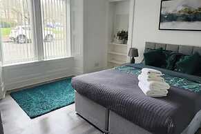 Dundee Apartment - Sleeps 4 - Pet Friendly