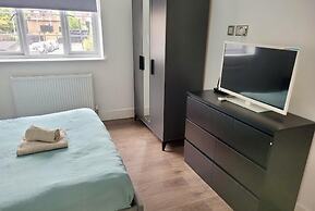 Batterseaflat/sleeps6/refurbished/tv