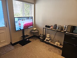 Cosy Studio in Dudley City Center