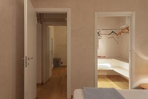 A Lovely Nest in the City