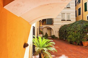 A Lovely Nest in the City