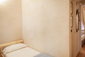 A Lovely Nest in the City