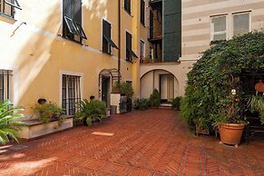 A Lovely Nest in the City