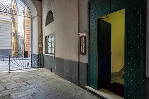 A Lovely Nest in the City