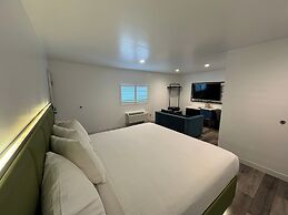 Hotel Rudra - Hollywood