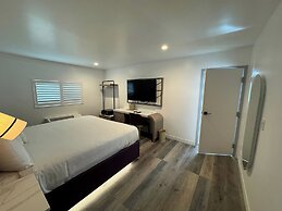 Hotel Rudra - Hollywood