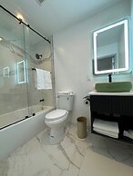 Hotel Rudra - Hollywood