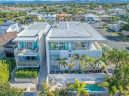 Mermaid Beach Luxury Penthouse