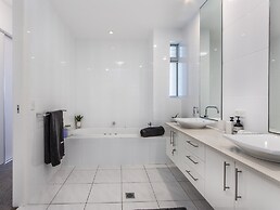 Mermaid Beach Luxury Penthouse