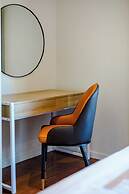 StayAU Magnificent Lakefront Villa