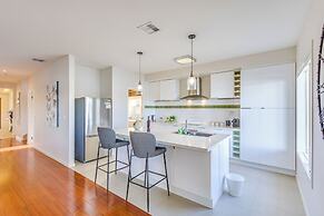 StayAU Magnificent Lakefront Villa