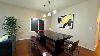 StayAU Magnificent Lakefront Villa