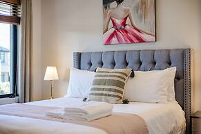 StayAU Magnificent Lakefront Villa