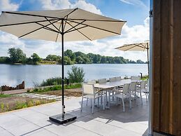 Nice Chalet With Dishwasher, Near the River Maas