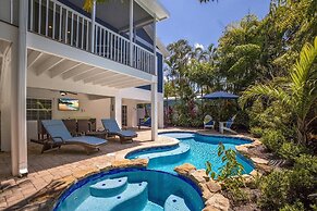 Splash Of Lime 3 Bedroom Home by RedAwning