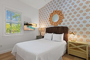 Splash Of Lime 3 Bedroom Home by RedAwning