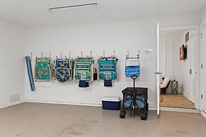 Splash Of Lime 3 Bedroom Home by RedAwning