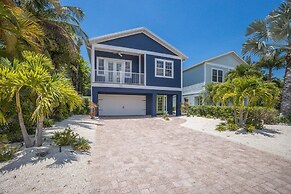 Splash Of Lime 3 Bedroom Home by RedAwning