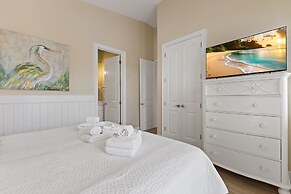 Splash Of Lime 3 Bedroom Home by RedAwning