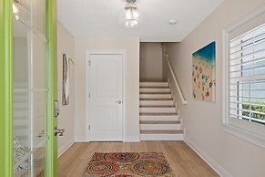 Splash Of Lime 3 Bedroom Home by RedAwning