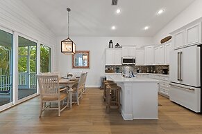 Splash Of Lime 3 Bedroom Home by RedAwning