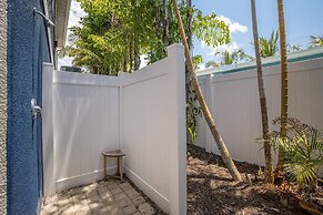 Splash Of Lime 3 Bedroom Home by RedAwning