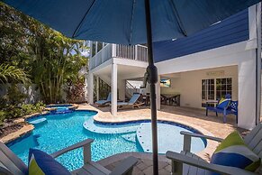 Splash Of Lime 3 Bedroom Home by RedAwning