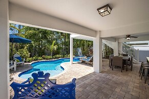 Splash Of Lime 3 Bedroom Home by RedAwning