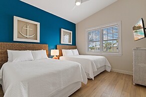 Splash Of Lime 3 Bedroom Home by RedAwning