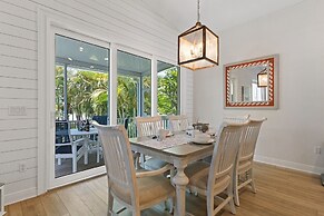 Splash Of Lime 3 Bedroom Home by RedAwning